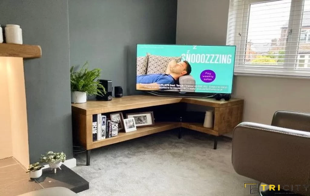 Corner wood TV showcase design