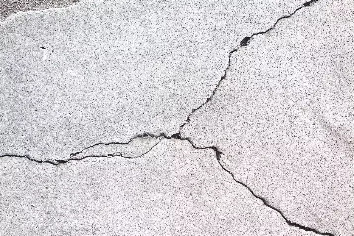 Cracks and Damages on epoxy floors