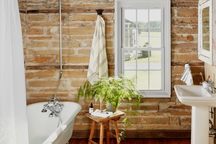 Farmhouse Vibe in bathroom