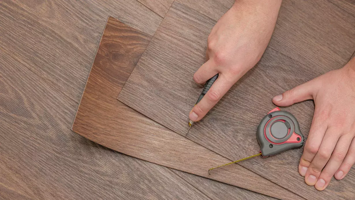 how to cut vinyl plank flooring