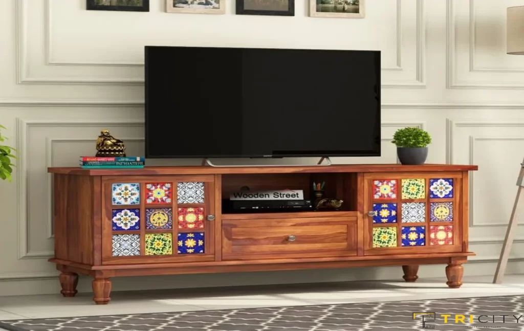 Traditional wood TV showcase design