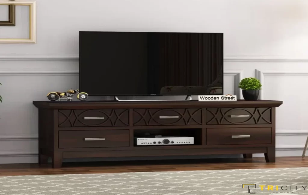 Traditional wood TV showcase design